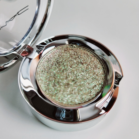 MAC Shiny Pretty Shadow Eyeshadow Make A Wish - Picture 3 of 5